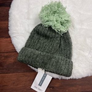 True Craft Women's Olive Green Fuzzy PomPom‎ Beanie NWT Size OS